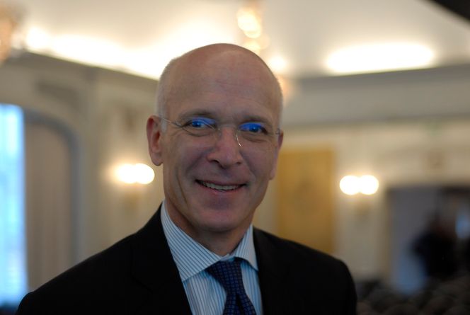 Konserndirektør Jørgen Kildahl i Eon sier det ennå ikke er klarlagt hvilken rolle han vil få nå som Eon deles i to selskaper. Han synes det er hyggelig å bli nevnt i spekulasjoner på hvem som blir Statoil-sjef, men understreker at han har kontrakt med Eon fram til 2018.