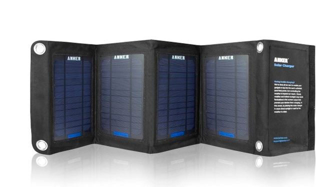 Et portabelt solcellepanel, som dette fra Anker, gir det mye strøm om forholdene ligger til rette for det.