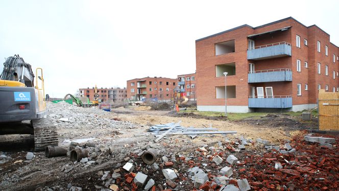 Området Ullspiran består av utleiegårder fra 60-tallet, og har vært rivningstruet siden 2011. Det er den nærmeste bebyggelsen til utrygg grunn i dag, og skal gjøres om til parkområde.