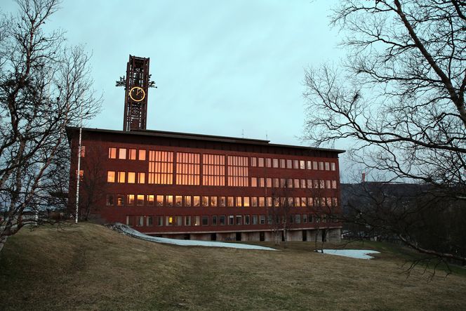 Rives: Kommunehuset i Kiruna skal rives, til tross for sin særegenhet. Det blir for dyrt å flytte. Det eneste som får være med videre er klokketårnet. Det skal plasseres på torget utenfor det nye kommunehuset.