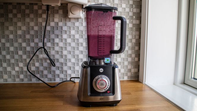Smoothiemester: Med 1200 watt og syv kniver som snurrer i opptil 22 000 omdreininger i minutter at det ikke lang til får Wilfa Raw Fuel å produsere en iskald smoothe med finfordelt frukt og grønt og isbiter.