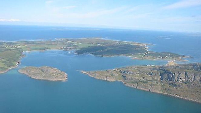 Fosen skulle bli hjemsted til et nytt vindkrafteventyr med Statnett i spissen. Illustrert med naturhavna i Storfosna.