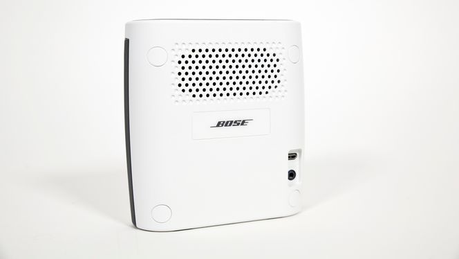 Til forskjell fra enkelte andre høyttalere i denne testen har ikke Bose Soundlink Colour noen form for beskyttelse av portene. Dermed er den ikke sprut- eller vannsikker.