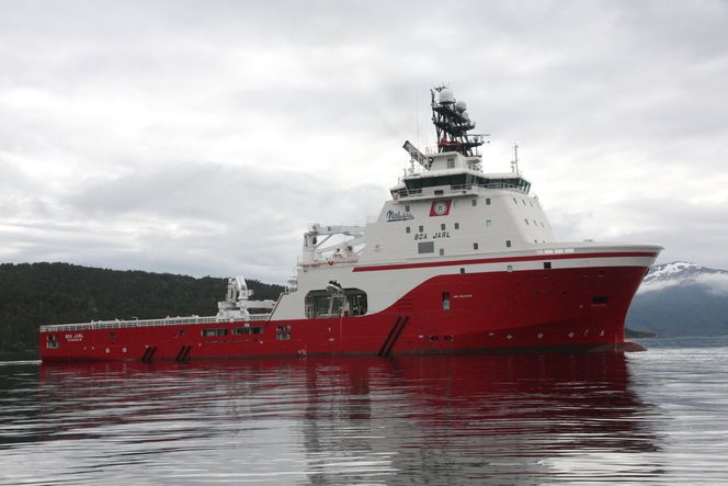 BOA Jarl kan utføre flere oppgaver. Under dekk er det tanker for frakt av de vanligste varer som trengs på en plattform eller rigg. Skipet har også en ROV fra Oceaneering om bord.