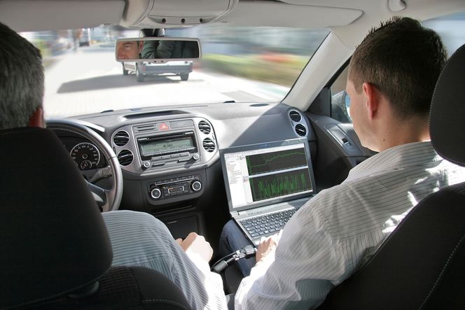 Testing testing: Tyske HMB jobber sammen med mange av elbipprodusentene for å utvikle bedre styring av hele det elektriske drivsystemet. De tror det er mye å hente på kjørelengden ved å gi hver av komponentene bedre programvare samtidig som alt optimaliseres sammen.