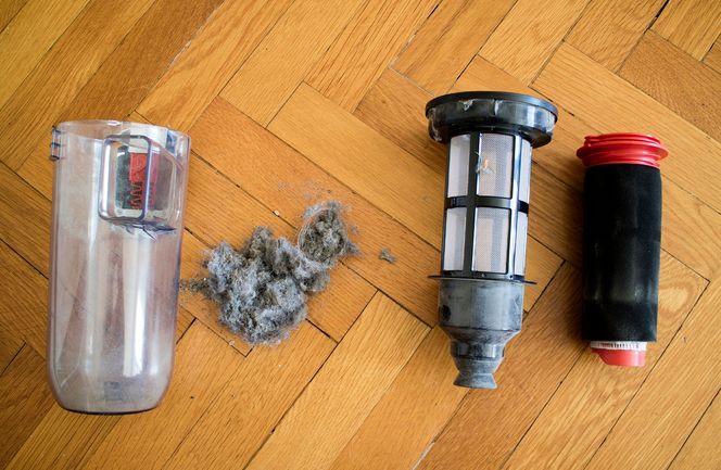 Filteroppsettet: Athlet fikk med seg imponerende mye støv. Først blir det grove slynget av i syklonen. Så fanger nettingen opp litt til før finstøvet stoppes i det siste filteret