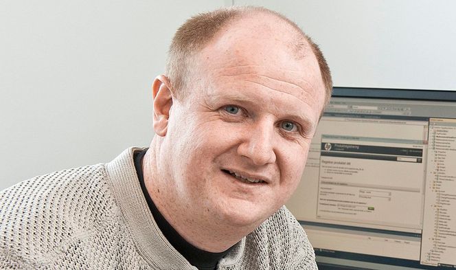 Terje Kolderup måtte jobbe tett med en designer for å utvikle et brukergrensesnitt som skoleungdom forstår.