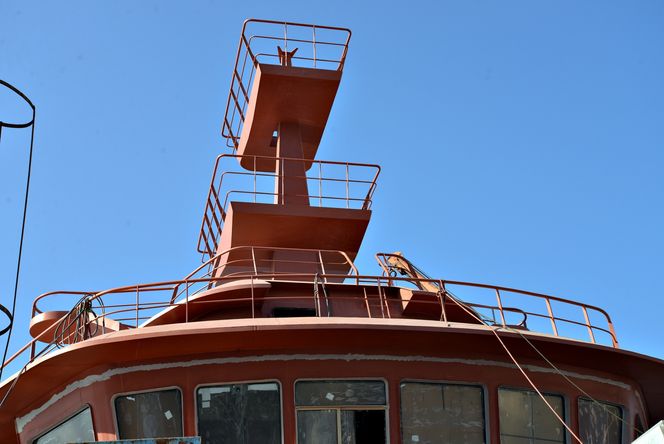 Vip-lounge: Den ekstra skybridgen kan skimtes over brua til fisketråleren Magnarson, her under bygging ved verftet Celiktrans i Tyrkia. Foto: Fredrik Drevon