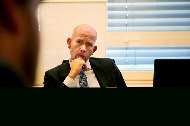 Olje- og energiminister Tord Lien tilbyr 48 selskaper andeler i 65 nye utvinningstillatelser.