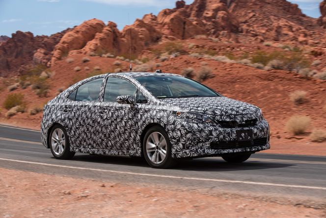 Her er Toyota FCV-prototypen under testing i Death Valley i California, USA.
