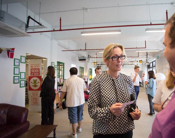Leder for Innovasjon Norge Anita Krohn Traaseth besøkte norske grundere i Singapore i forbindelse med Tinc.