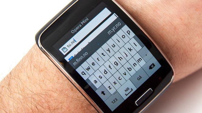 Gear S har skjermtastatur integrert. Det krever en stø finger.