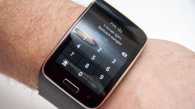 Setter du inn et simkort kan du bruke Gear S som telefon.