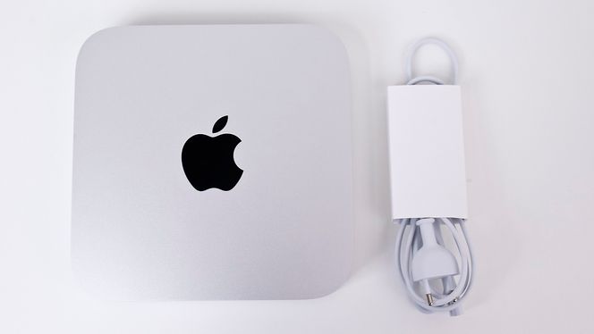 Innholdet i boksen er ytterst sparsommelig. Apple har også fjernet HDMI-til-DVI-adapteren de tidligere la ved.