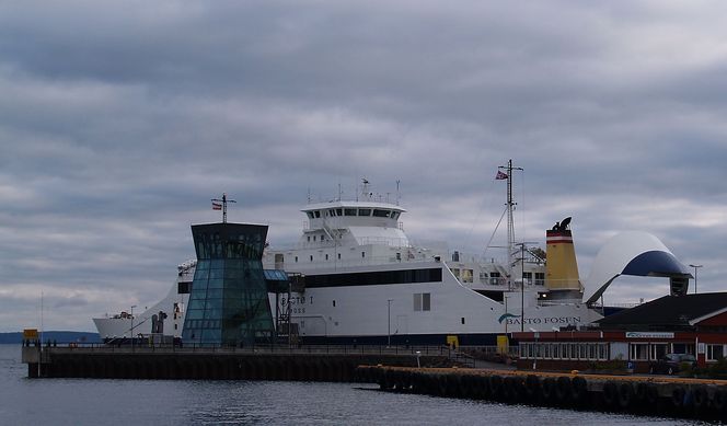 Bastø 1 ved kai i Horten.