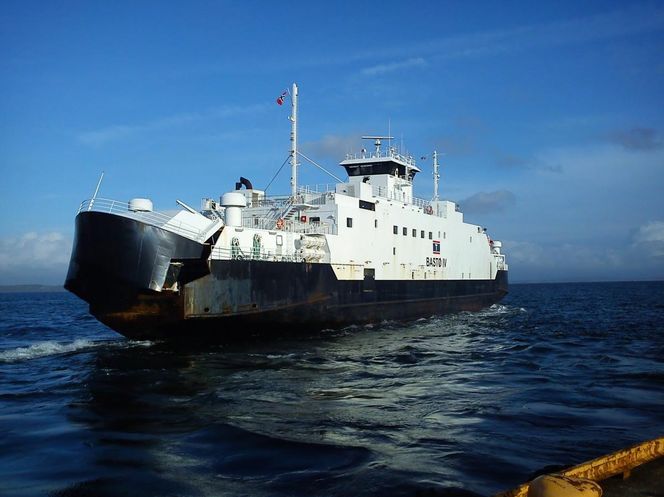 Bastø V er en av fergene Bastø Fosen har i den travle ruta mellom Vestfold og Østfold. De gamle fergene skal installere NOx-katalysator.