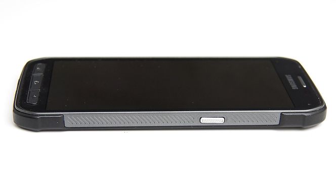 Telefonen har «polstring» på utsiden.