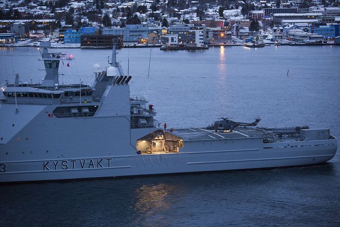 Kystvakthelikopter 207 landet på KV Svalbard for siste gang søndag.