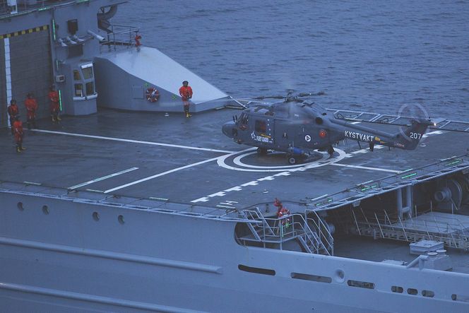 Kystvakthelikopter 207 landet på KV Svalbard for siste gang søndag.