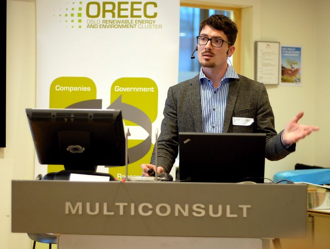 Overingeniør Jon Erling Fonneløp i Norges vassdrags- og energidirektorat mener solenergi fortjener støtte, men at det må være andre ordninger enn elsertifikater, for eksempel investeringsstøtte.