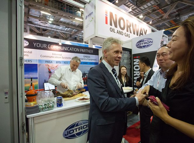 Salgsdirektør i Jotron Roy Solgard sier at de bruker kontoret i Singapore til å nå ut i Asia.