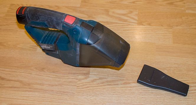 Med snabel: Støvsugeren har størst kapasitet når man bruker det brede munnstykket, men skal man inn i kriker og kroker er det tynne munnstykket praktisk.