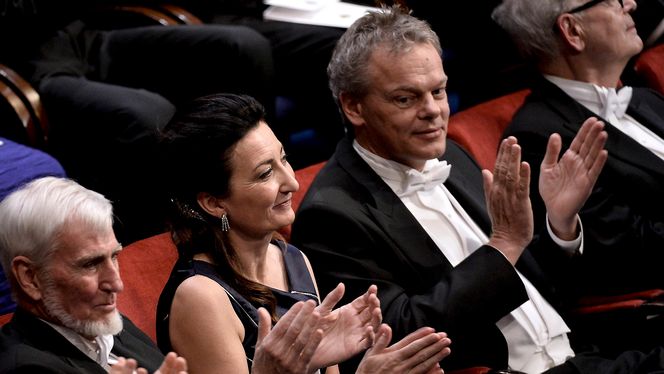 Mottakerne av Nobelprisen i medisin, John O'Keefe, May-Britt Moser og Edvard Moser i konserthuset i Stockholm onsdag.