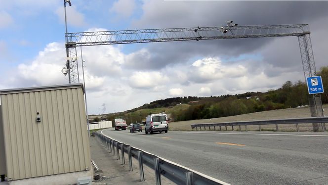 Teststasjonen på E6 sør for Trondheim sjekker ulike typer utstyr for å høste trafikkdata.