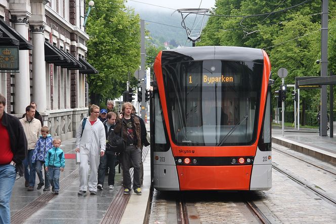 Eksperter er skeptiske til graving i sårbar grunn når bystyret i Bergen ønsker å legge bybanen i tunnel bak Bryggen.