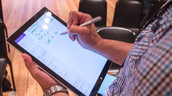 Erstatter papir: Surface Pro 3 overasket stort med hvordan skjermvisnignen fulgte etter pennen. Med umerkelig etterslep kan dette nettbrettet være en god erstatter for skriveblokken.