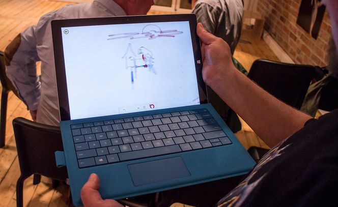 For kunstnere: Som alle nettbrett med penn kan man tegne på skjermen. Det er ikke noen stor kunst i dag. Det som kan blir det store med Pro 3 er evnen til å kjøre Photoshop på skjermen og bruke pennen til å redigere bilder. Slikt krever datakraft og det har denne.