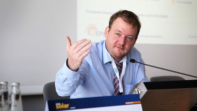 Gass, vind og sol bør gjøre felles sak for å fase ut kull- og kjernekraften, mener president Oliver Schäfer i den europeiske solcelleindustriforeningen Epia.