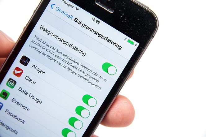 Om du deaktiverer bakgrunnsoppdatering i iOS, vil ikke appene kunne koble seg til internett uten at de er aktivt i bruk. Det er også mulig å skru av datatrafikk for enkeltapper.