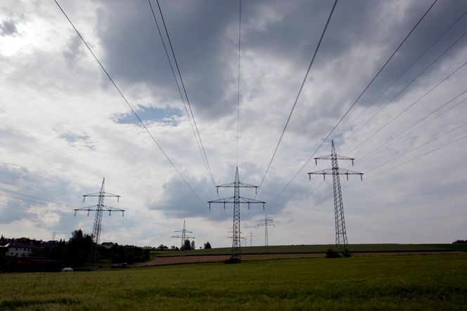 Det planlegges en storstilt utbygging av nett fra nord til sør i Tyskland. Men mange er kritiske fordi det vil innebære store naturinngrep, og krever at ledningene legges i kabel.