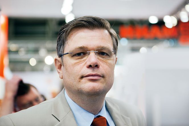 Prosjektleder Michael Neswal i ZAE Bayern skal være med å finne ut hvordan 70 prosent av kraften i det bayerske kraftnettet skal kunne bli fornybar.