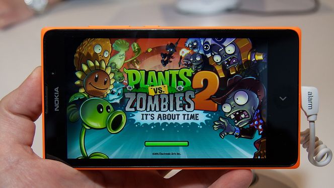 At telefonen har Android i bunnen gjør at et stort utvalg apper er tilgjengelig. Spill mangler det ikke på. Foto: Marius Valle