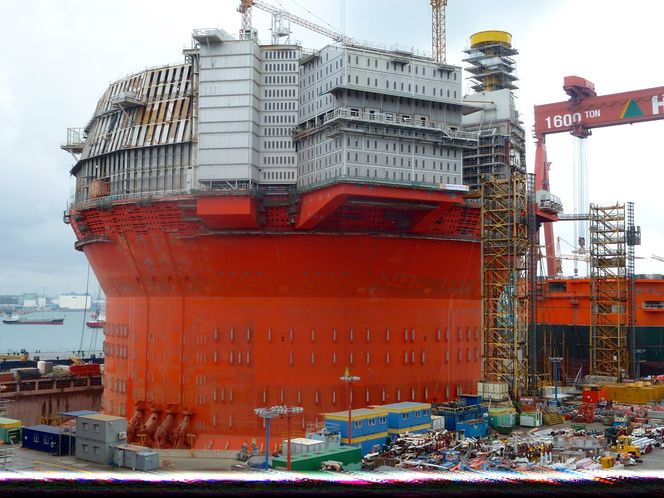 Goliat-feltet blir det første oljefunnet i drift i Barentshavet, og har gjort en rekke tilpasninger for å takle for eksempel mørket og lave havtemperaturer.