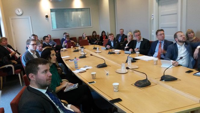 Energi- og miljøkomiteen og en rekke interesseorganisasjoner var samlet på Stortinget.