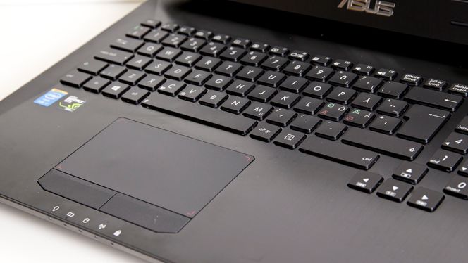 Tastaturet har dype, behagelige taster med super-respons på hvert trykk.
