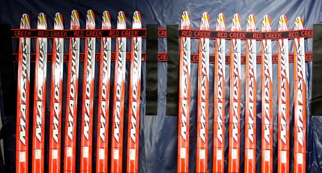 I denne mappen har smørerne åtte par testski med tilnærmet helt like egenskaper som brukes for å teste ulike glidprodukter på ulikt føre.