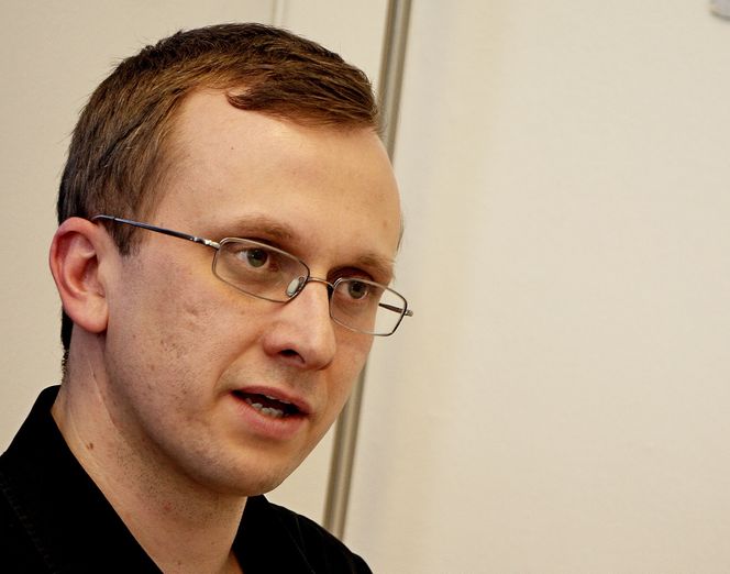 Daglig leder Simen Fure Jørgensen får utfordringer med bokføringen når han bruker sitt eget selskap som prøvekanin for digital valuta.