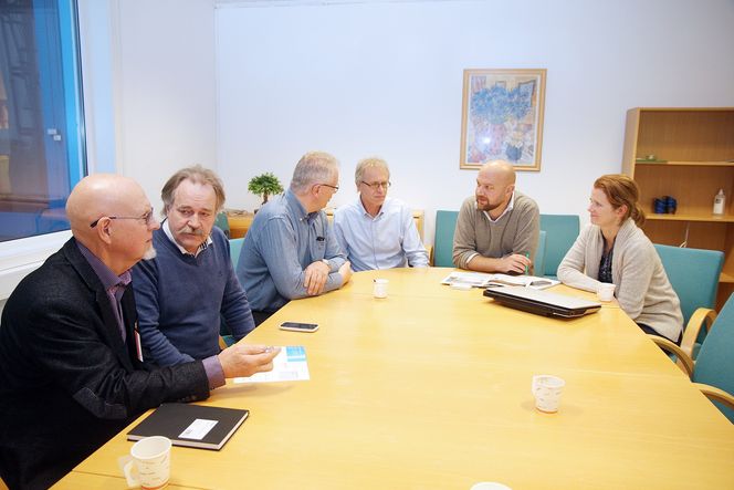 Ingen prateklubb: Kjell Sandaker (Eidesvik Offshore, Nils Aadland (Polytec), Edmund Tolo (Fjellstrand), Ingve Sørfonn (Wärtsilä), Petter Martens (Servogear) og Hege Økland (Polytech/MCTW) var alle med på å starte Maritime Clean Tech West på kvinnedagen i 2011.