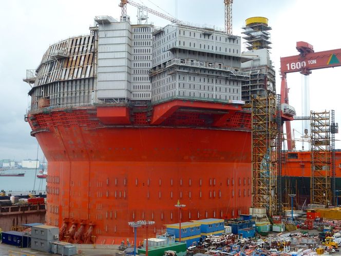 Dette bildet av Goliat-flyteren i tørrdokken ved Hyundai-verftet ble tatt i fjor høst.