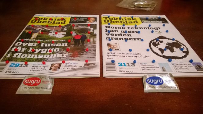 Små, magnetiske «kuler» kan for eksempel kastes på et hjemmelaget poengfelt på kjøleskapet. Om underlaget på bildet er en bevisst mediestrategi vites ikke, men vi lot oss i hvert fall lure.