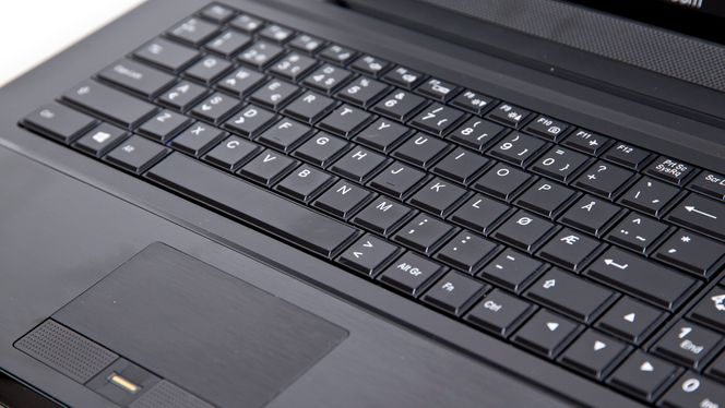 Tastaturet er vi ikke overbegeistret for. Tastene sitter tett sammen og Fn-tasten er plassert på