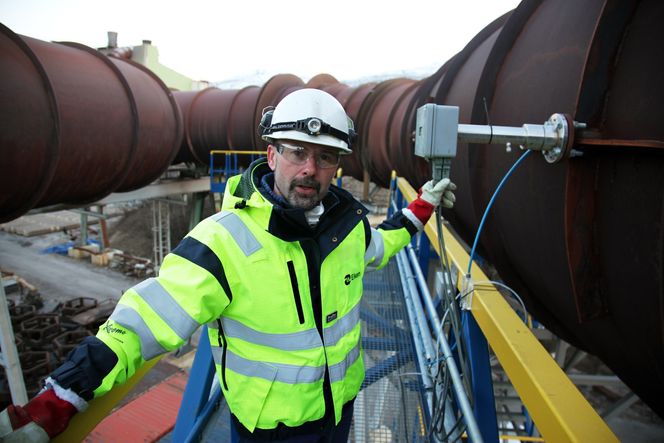 Måler: På disse rørene satte sivilingeniøren Nils-Eivind Kamfjord måle­utstyret som viste langt høyere NOx-utslipp enn tidligere antatt.