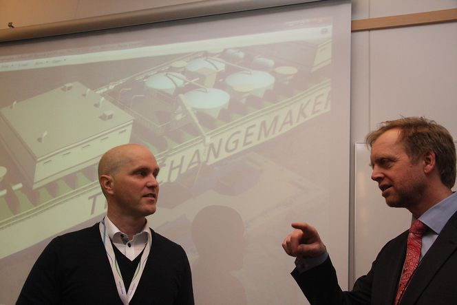 Skipsingeniør og prosjektleder Petter Andersen og konserndirektør Bjørn Kj. Haugland fra DNV GL håper noen griper ideen og utvikler det videre til et fullverdig flytende renseanlegg.