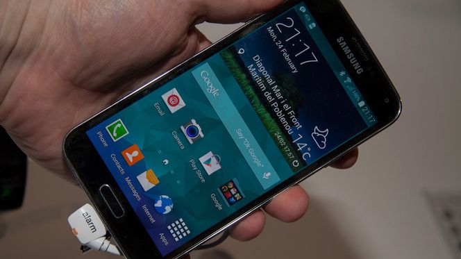 Den er ikke rent ulik sine forgjengere, Samsungs nye flaggskip. Foto: Marius Valle