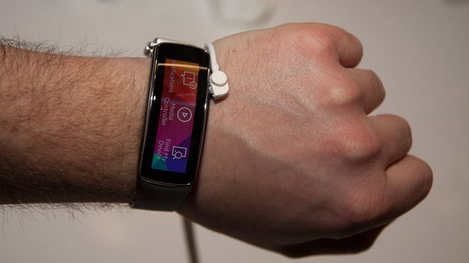 Gear Fit er et nytt treningsarmbånd med integrert pulsmåler. Foto: Marius Valle