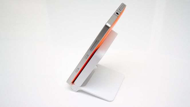 LG Wireless Charger WCD-100 er laget for å fungere med LG G3, men fungerer også på andre telefoner som støtter Qi-standarden, som Nokia Lumia 930 (bildet).